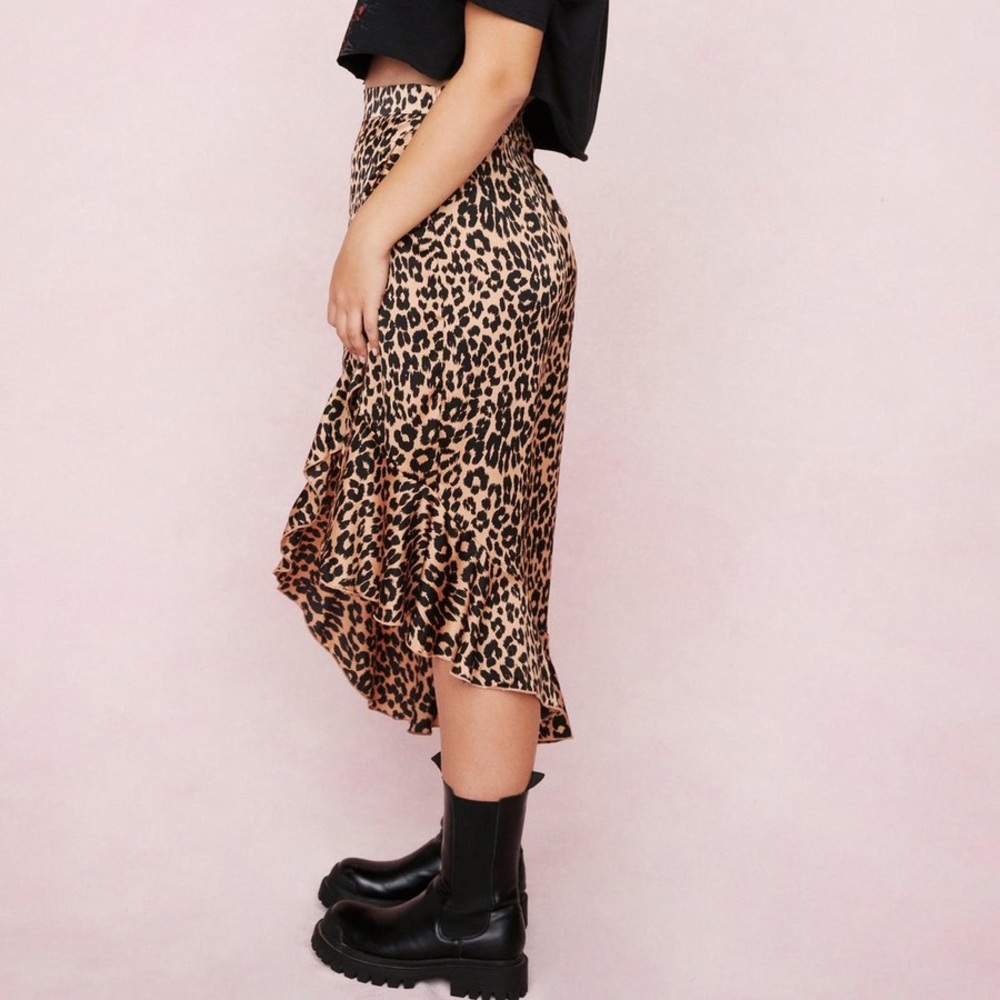 Plus Size Leopard Asymetric Midi Skirt